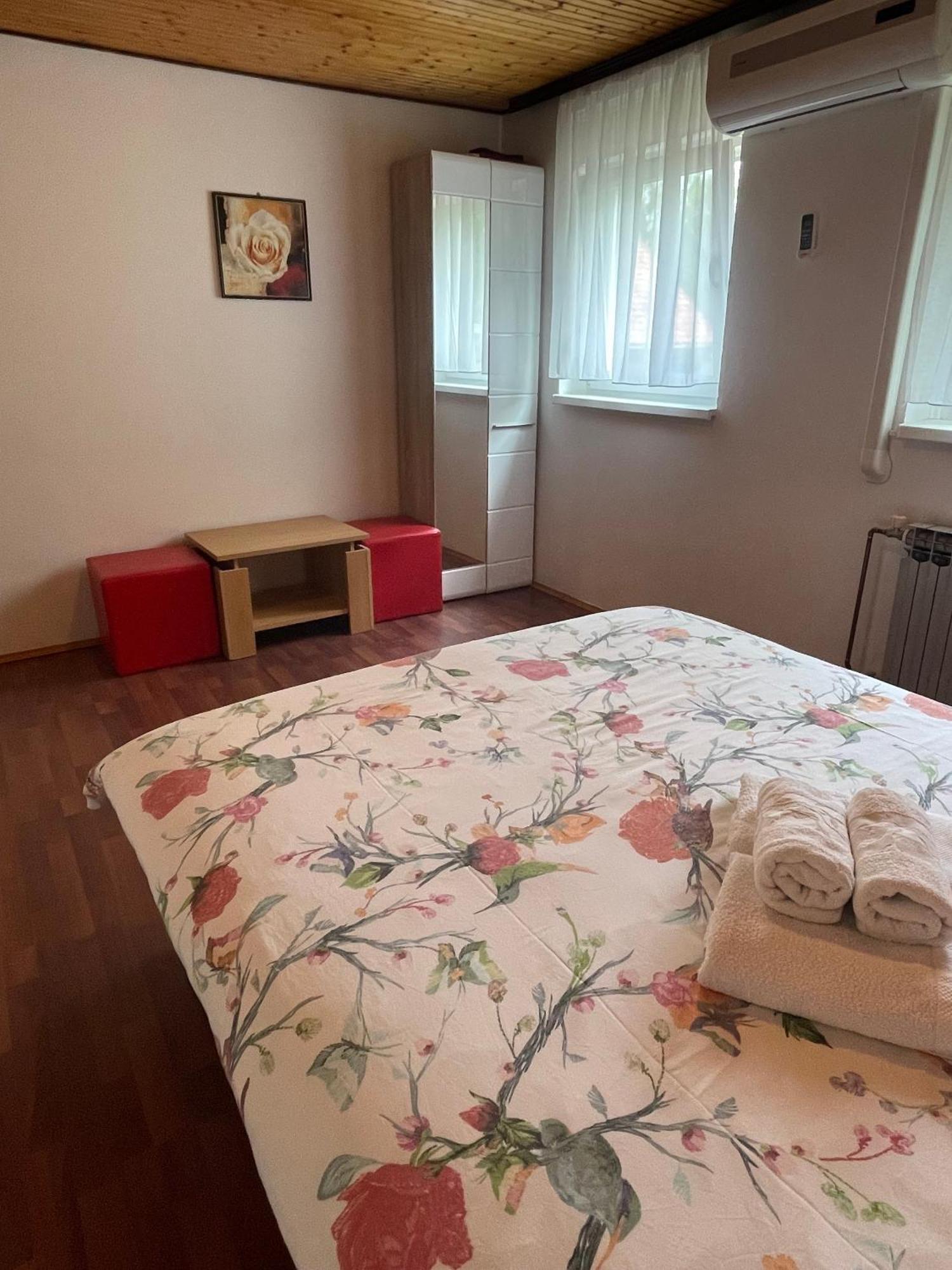 Apartments With A Parking Space Smoljanac, Plitvice - 12345 Bilik gambar