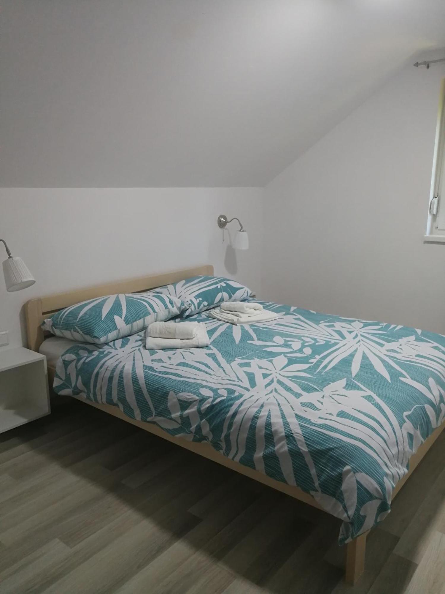 Apartments With A Parking Space Smoljanac, Plitvice - 12345 Bilik gambar